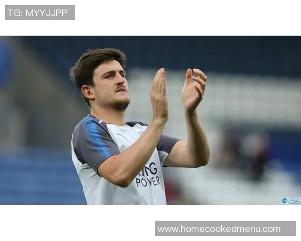 长发男足球星高清大图展现运动激情与独特魅力尽显锋芒